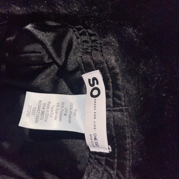 Black Fuzzy / Fur Bucket Hat - Picture 3 of 8